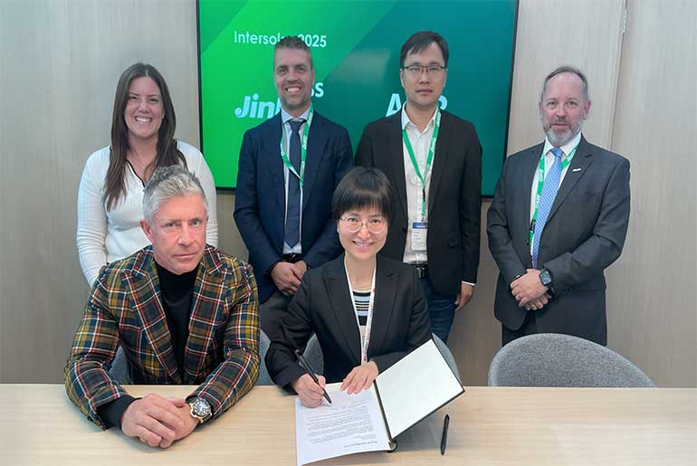 Jinko ESS partners with AGR Renewables for a 140 MWh UK grid-scale energy storage project, advancing clean energy transition.