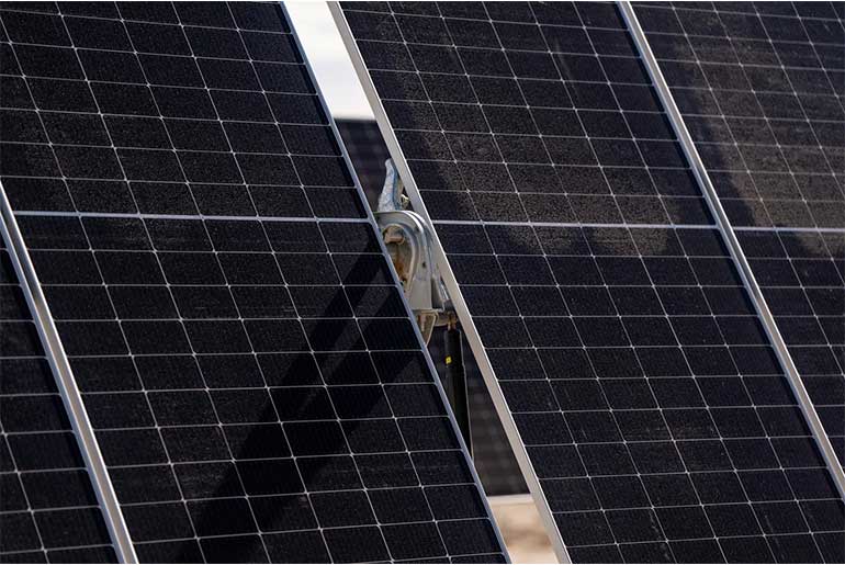 Octillion Powers Pune’s 3 GWh Battery Factory With Solar Octillion Power Systems has begun running its Pune battery facility on solar power, with a rooftop system now supplying renewable energy to its 3 GWh-per-year manufacturing plant. The factory is supported by a 545 MWh annual solar installation, reducing dependence on grid electricity and cutting operational emissions. The shift highlights how renewable energy is becoming central to industrial battery production as demand rises from EV and energy-storage markets. Read the full story on our website.