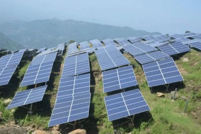 Himachal Pradesh CM Orders Rooftop Solar Installations, Strengthens Green Energy Drive