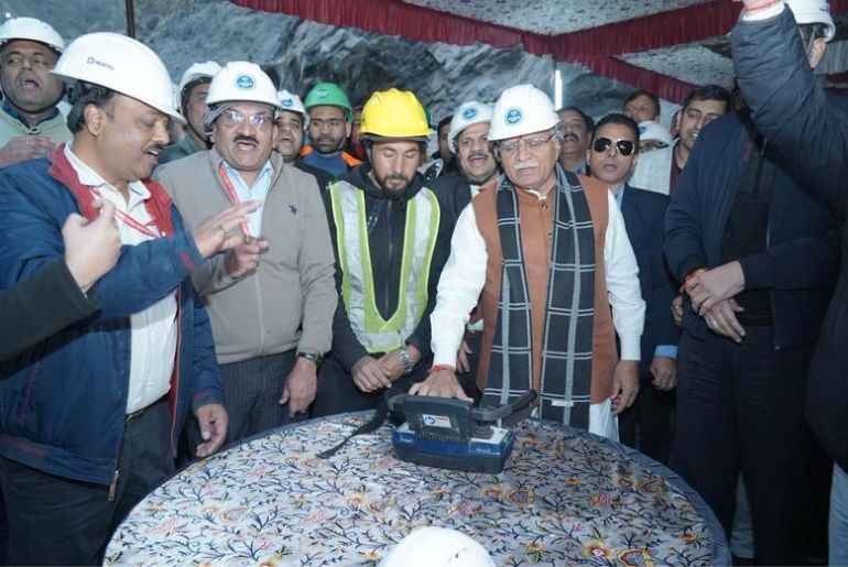 Power Minister Manohar Lal Reviews Major Hydropower Projects in Jammu & Kashmir