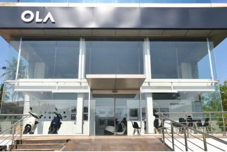 Ola Electric Plans ₹2,000 Crore Fundraise via Stake Sale in Battery Arm OCT