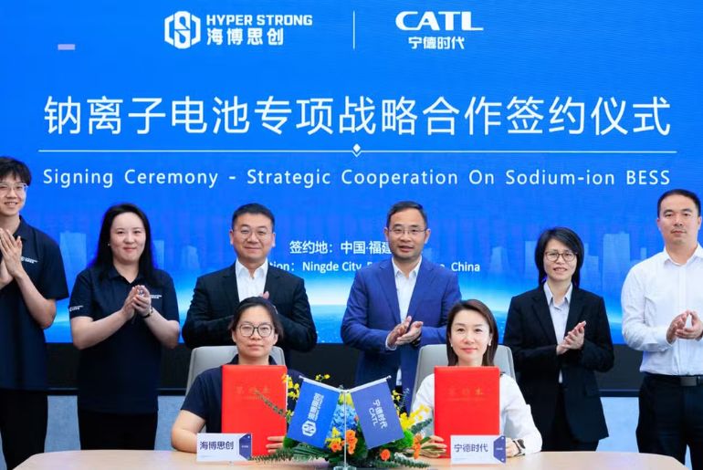 A strategic agreement signed between CATL and HyperStrong for sodium-ion batteries